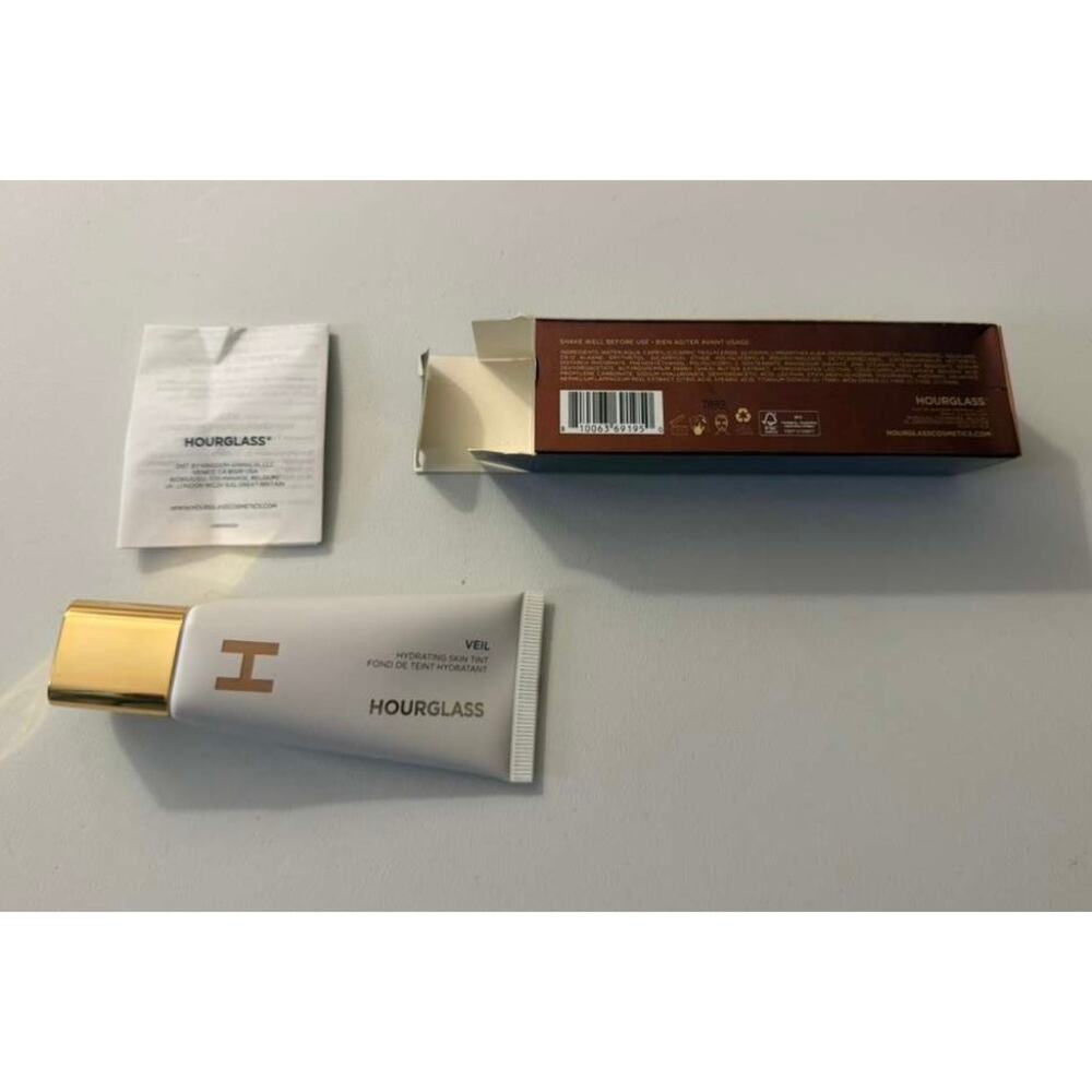 NWB Hourglass Vail Hydrating Skin Tint in shade 8